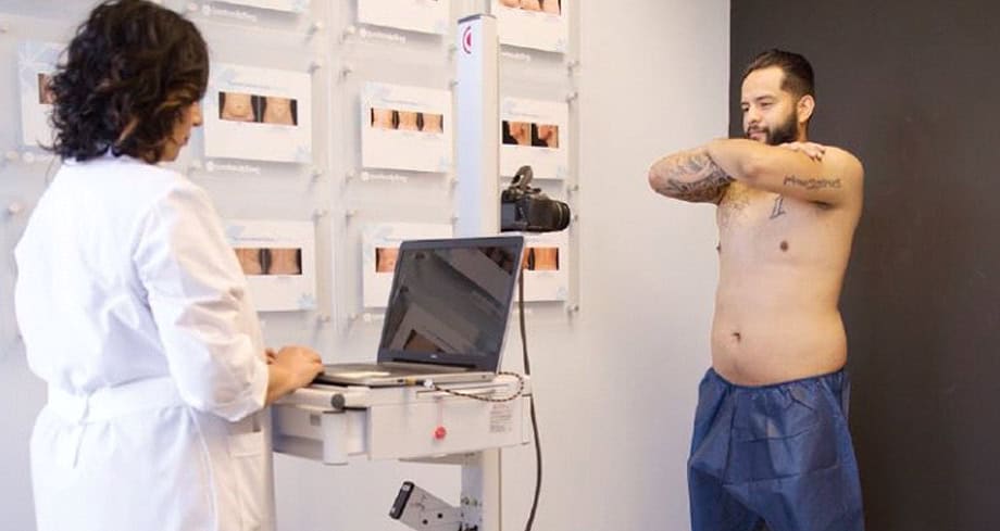 A few simple but effective tips how to take before and after photos with a medical imaging system. Nurse Taking Before and After Photos